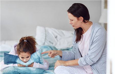 孩子動手打父母該怎么辦