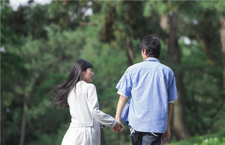 14歲男孩子早戀家長應該怎么辦 14歲男孩子早戀家長應該怎么辦