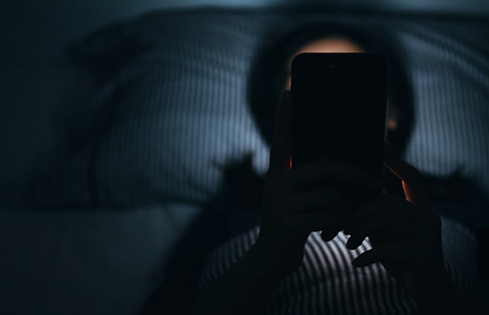 孩子高一沉迷手機網絡怎么辦