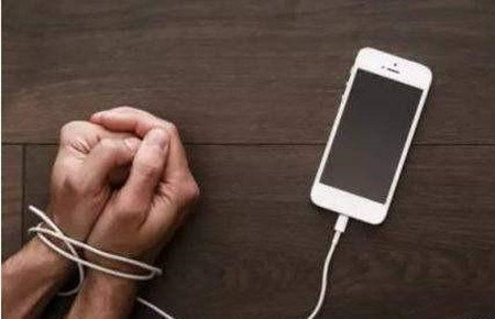 16歲的孩子迷戀手機怎么辦 16歲的孩子迷戀手機怎么辦
