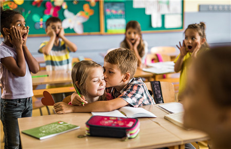 13歲孩子早熟早戀怎么辦 13歲孩子早熟早戀怎么辦