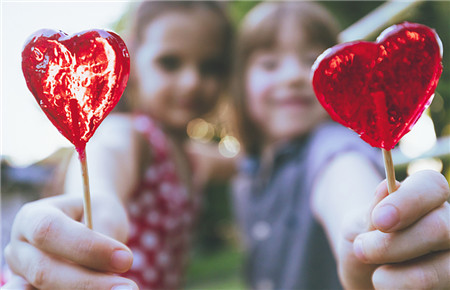 13歲女孩談戀愛應(yīng)該怎么教育