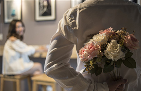 15歲的女孩早戀家長怎么辦 15歲的女孩早戀家長怎么辦