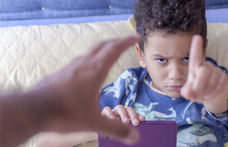 15歲男孩不愛說話