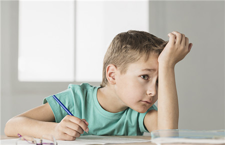 17歲男孩不上學(xué)也不肯工作 17歲男孩不上學(xué)也不肯工作