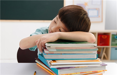 17歲孩子不上學(xué)了可以做什么呢 17歲孩子不上學(xué)了可以做什么呢