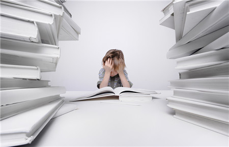 17歲的兒子不去上學怎么辦 17歲的兒子不去上學怎么辦