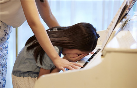 16歲的女孩不上學(xué)應(yīng)該怎么辦