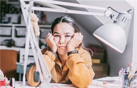 17歲女孩不想上學怎么辦 17歲女孩不想上學怎么辦