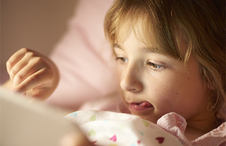 小孩子沉迷電視手機怎么辦 小孩子沉迷電視手機怎么辦