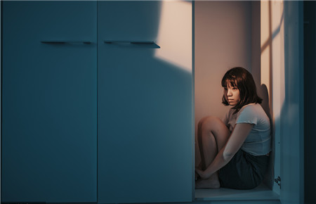 導(dǎo)致孩子自卑的原因