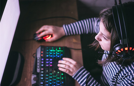 10歲孩子沉迷游戲偷錢 10歲孩子沉迷游戲偷錢