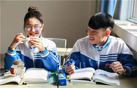 13歲女孩早戀是為什么