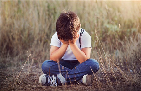 導(dǎo)致孩子性格內(nèi)向的原因 導(dǎo)致孩子性格內(nèi)向的原因