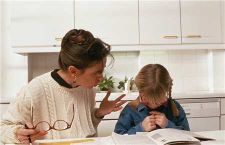 8歲孩子不愿意寫(xiě)作業(yè)