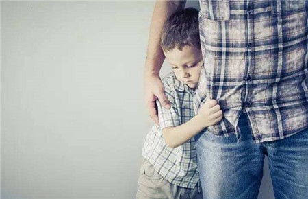 12歲的男孩膽小怎么辦