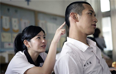 高一學(xué)生早戀最有效處理方法 高一學(xué)生早戀最有效處理方法