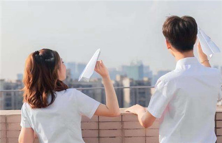 發(fā)現(xiàn)孩子有早戀怎么辦 發(fā)現(xiàn)孩子有早戀怎么辦