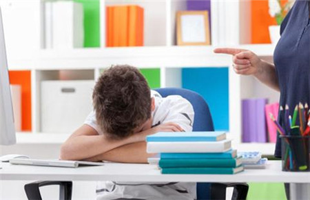 叛逆期孩子不上學怎樣去引導 叛逆期孩子不上學怎樣去引導
