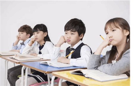 初中孩子玩游戲充錢怎樣教育 初中孩子玩游戲充錢怎樣教育