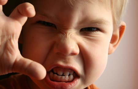 孩子脾氣暴躁愛打人怎么辦 孩子脾氣暴躁愛打人怎么辦
