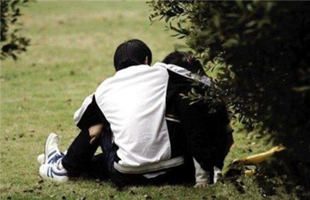 初一孩子早戀咋辦 初一孩子早戀咋辦