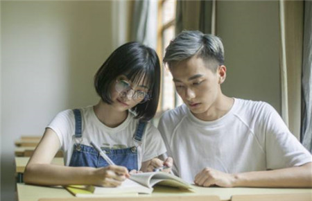 12歲女生早戀正常嗎 12歲女生早戀正常嗎