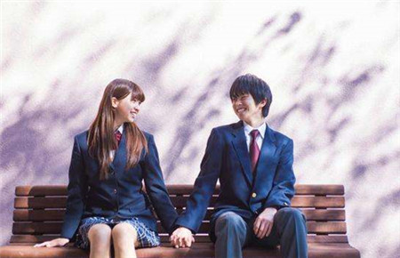 13歲的孩子早戀正常嗎 13歲的孩子早戀正常嗎