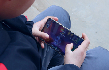 孩子沉迷游戲打罵父母 孩子沉迷游戲打罵父母