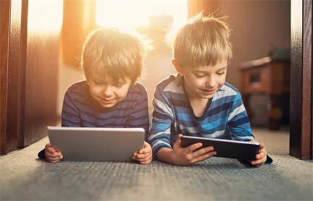 孩子天天沉迷游戲里怎么辦 這幾招,輕松解決! 孩子天天沉迷游戲里怎么辦 這幾招,輕松解決!