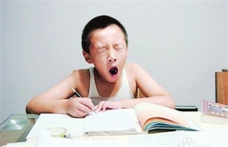 孩子老是不寫作業還玩怎么辦 孩子老是不寫作業還玩怎么辦