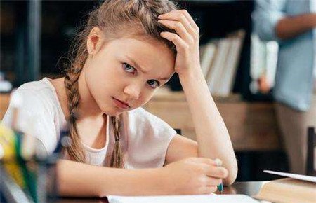 初一女孩子不寫作業(yè)怎么辦