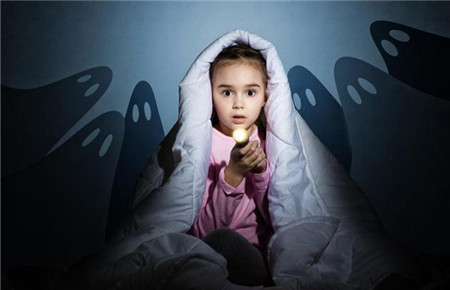 孩子膽小內(nèi)向自卑