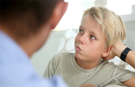 小孩子愛偷錢要怎么教育的好 小孩子愛偷錢要怎么教育的好