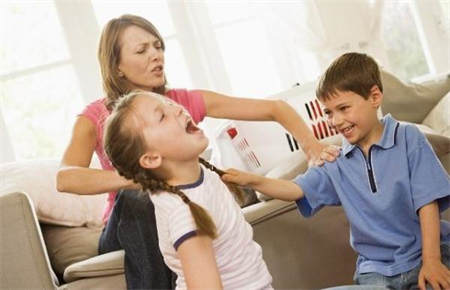 孩子頂嘴家長(zhǎng)應(yīng)怎么辦 孩子頂嘴家長(zhǎng)應(yīng)怎么辦