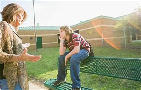 孩子叛逆期頂撞大人怎么辦