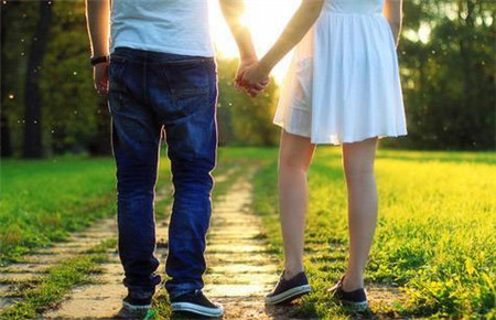 初一早戀正常嗎 初一早戀正常嗎
