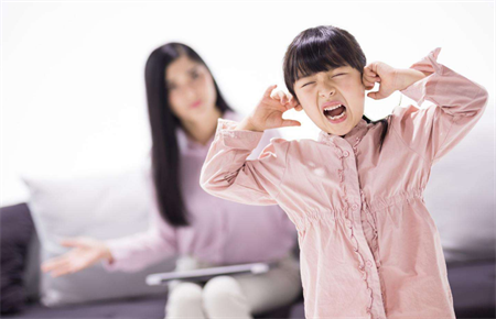 叛逆的女兒不想溝通家長怎么辦