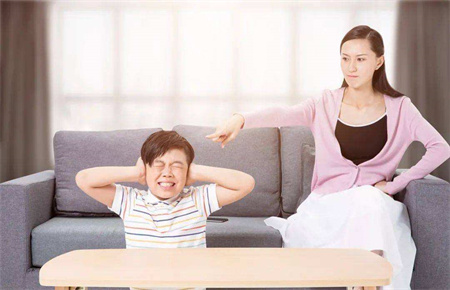 導致兒子對父母冷漠無情的原因