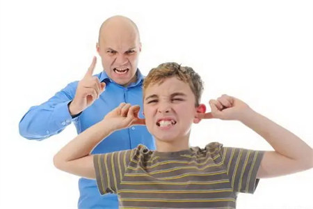 青春期的叛逆孩子的特點