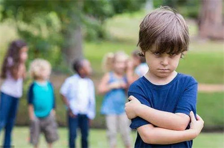 孩子自卑的表現(xiàn) 孩子自卑的表現(xiàn)