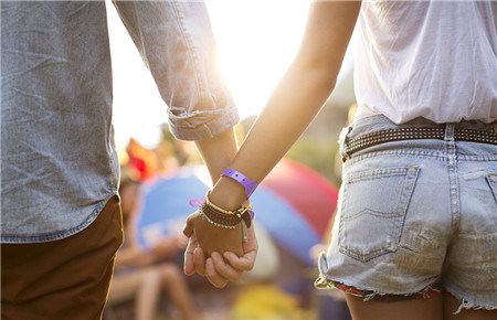 青少年早戀的常見原因 青少年早戀的常見原因