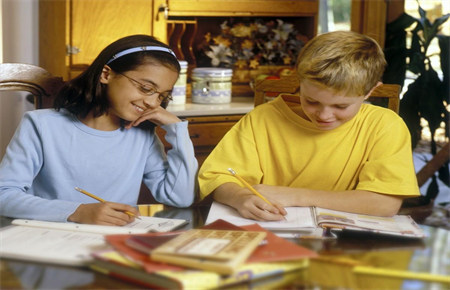 孩子早戀怎么教育 孩子早戀怎么教育