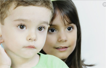 小孩早戀的主要表現 小孩早戀的主要表現