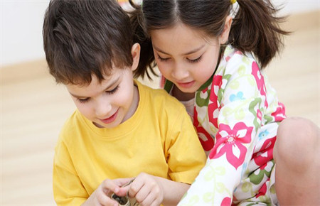 孩子早戀的主要原因 孩子早戀的主要原因