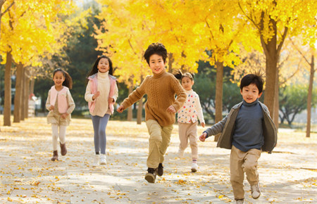 小孩深陷早戀的原因 小孩深陷早戀的原因