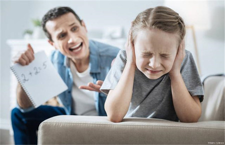 青少年逆反的表現(xiàn) 青少年逆反的表現(xiàn)