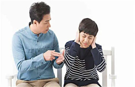 家長不管制叛逆孩子的負面影響 家長不管制叛逆孩子的負面影響