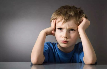 怎樣扭轉(zhuǎn)孩子內(nèi)向的性格 怎樣扭轉(zhuǎn)孩子內(nèi)向的性格