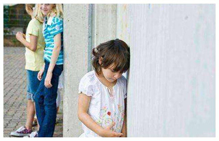 青少年性格孤僻的主要原因 青少年性格孤僻的主要原因